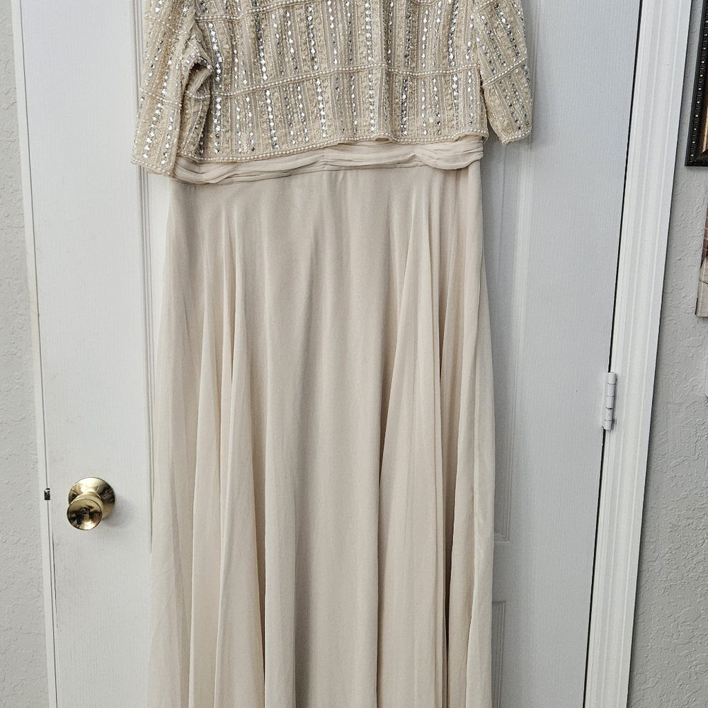 Mac Duggal Beige Beaded Bodice elbow sleeve Chiffon A-Line Gown Sz 16 NWOT - Picture 5 of 7